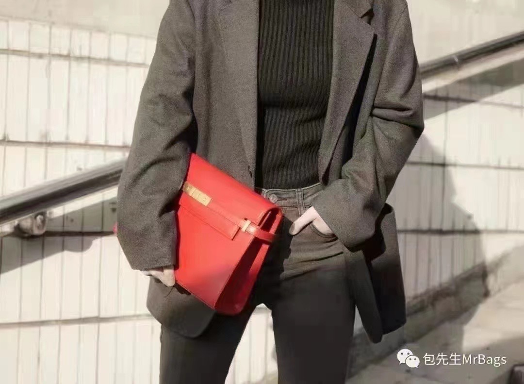 Ysl 𝑴𝒂𝒏𝒉𝒂𝒕𝒕𝒂𝒏 29CM曼哈顿法棍包 579271大红色牙签纹金扣