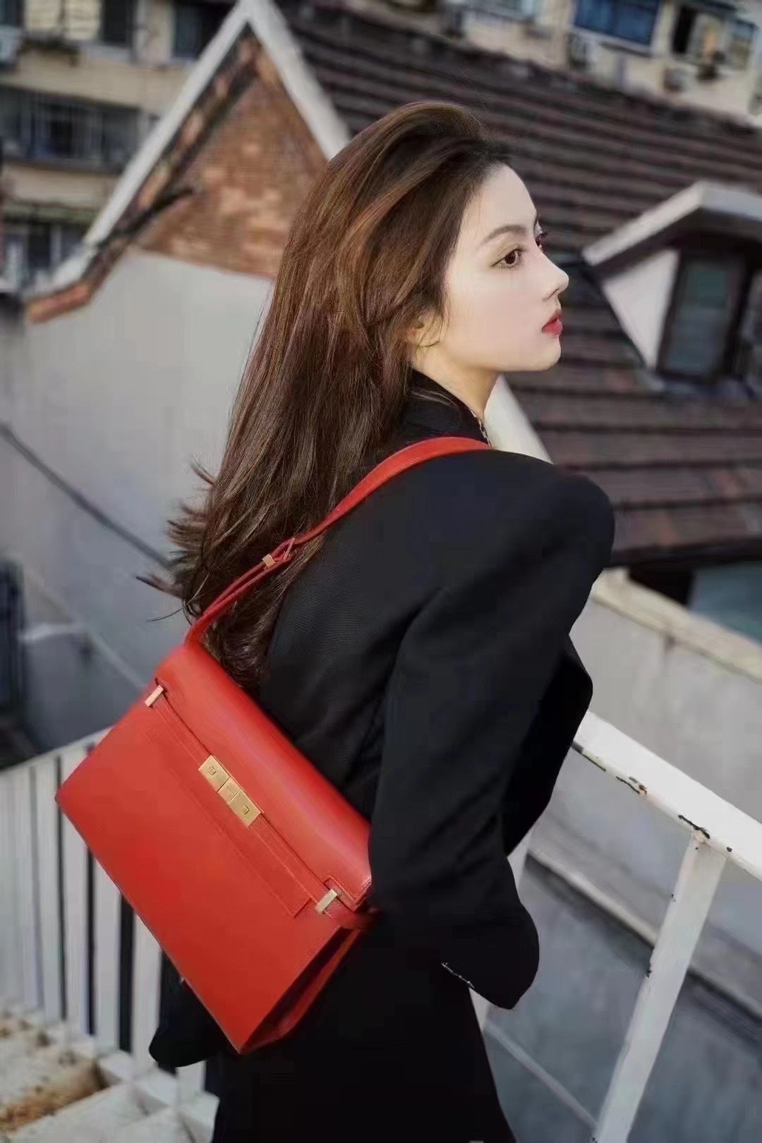 Ysl 𝑴𝒂𝒏𝒉𝒂𝒕𝒕𝒂𝒏 29CM曼哈顿法棍包 579271大红色牙签纹金扣