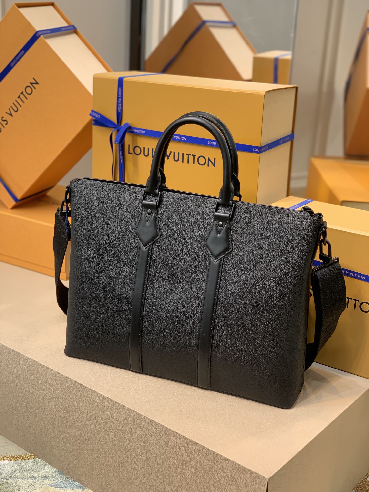 Louis Vuitton LV Lock It Tote bag M59158