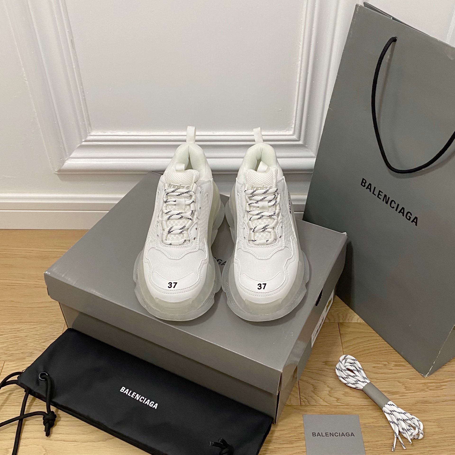 Blanco puro BALENCIAGA · Balenciaga 2022ss nuevo nuevo color triplica los zapatos de papá con colchón de aire de crista…