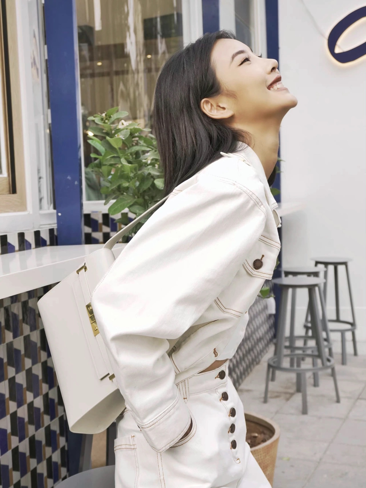 Ysl 𝑴𝒂𝒏𝒉𝒂𝒕𝒕𝒂𝒏 29CM曼哈顿法棍包 579271白色牙签纹金扣