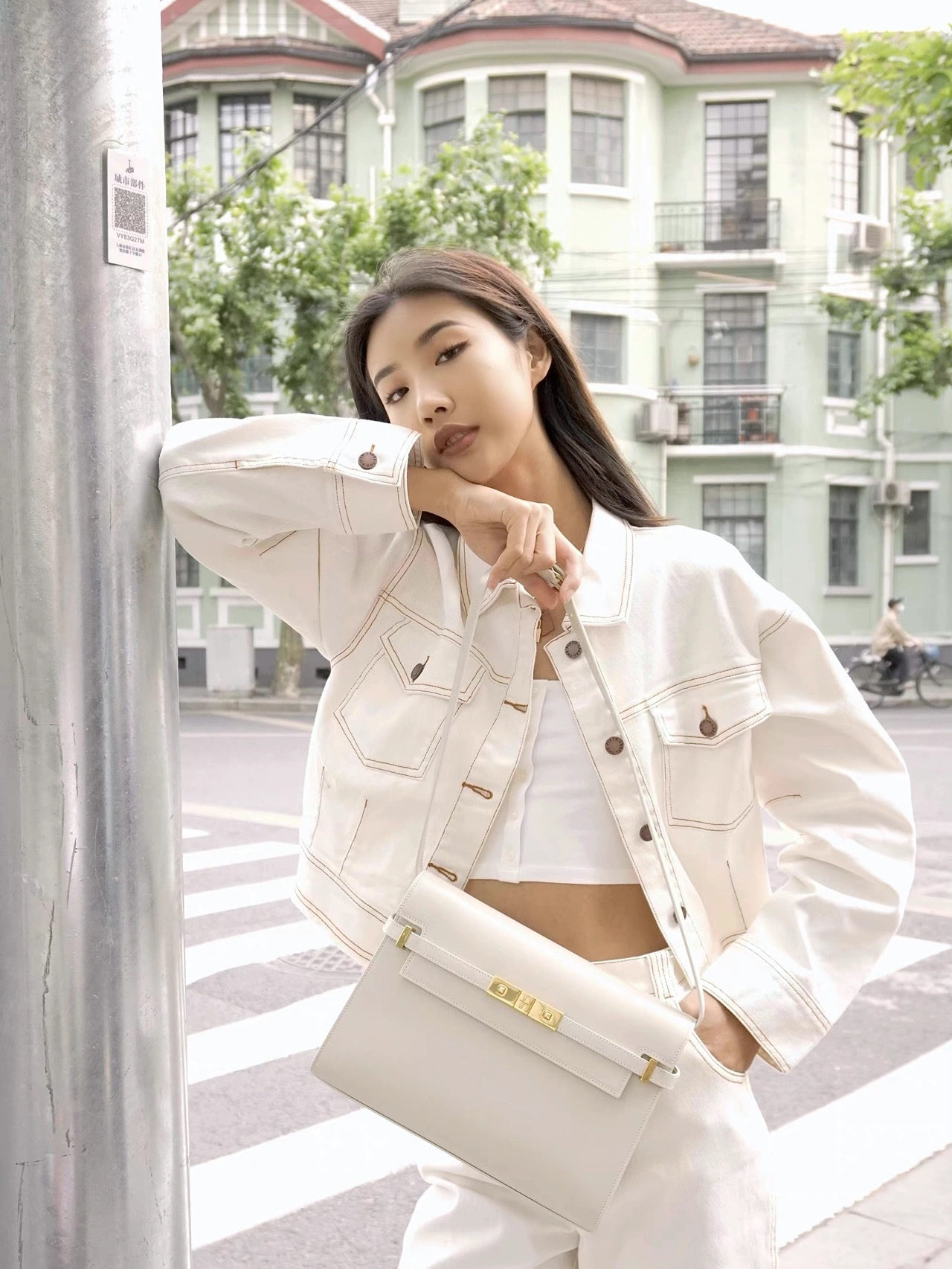 Ysl 𝑴𝒂𝒏𝒉𝒂𝒕𝒕𝒂𝒏 29CM曼哈顿法棍包 579271白色牙签纹金扣