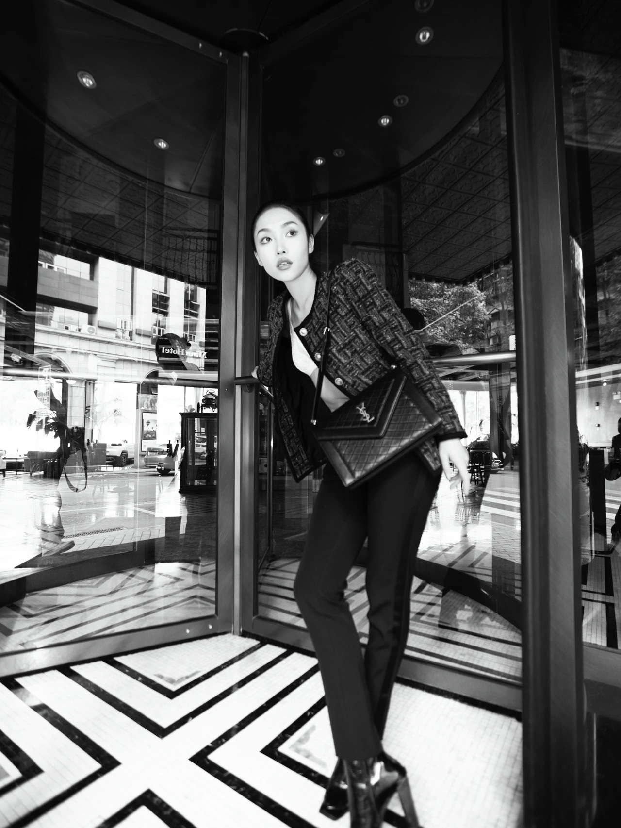 Saint laurent Ysl Gaby绗缝纹路信封斜挎包 668863黑色