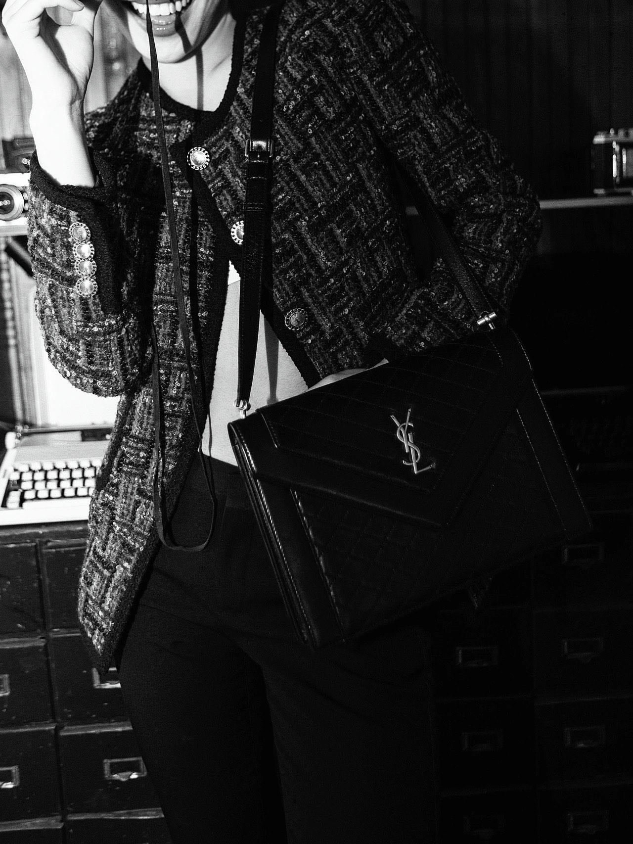 Saint laurent Ysl Gaby绗缝纹路信封斜挎包 668863黑色