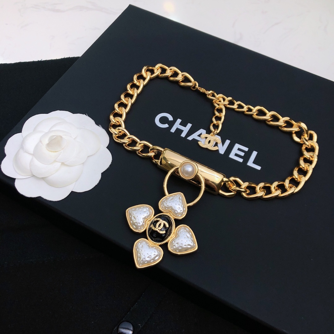 Chanel Perfecto
 Joyas Collar