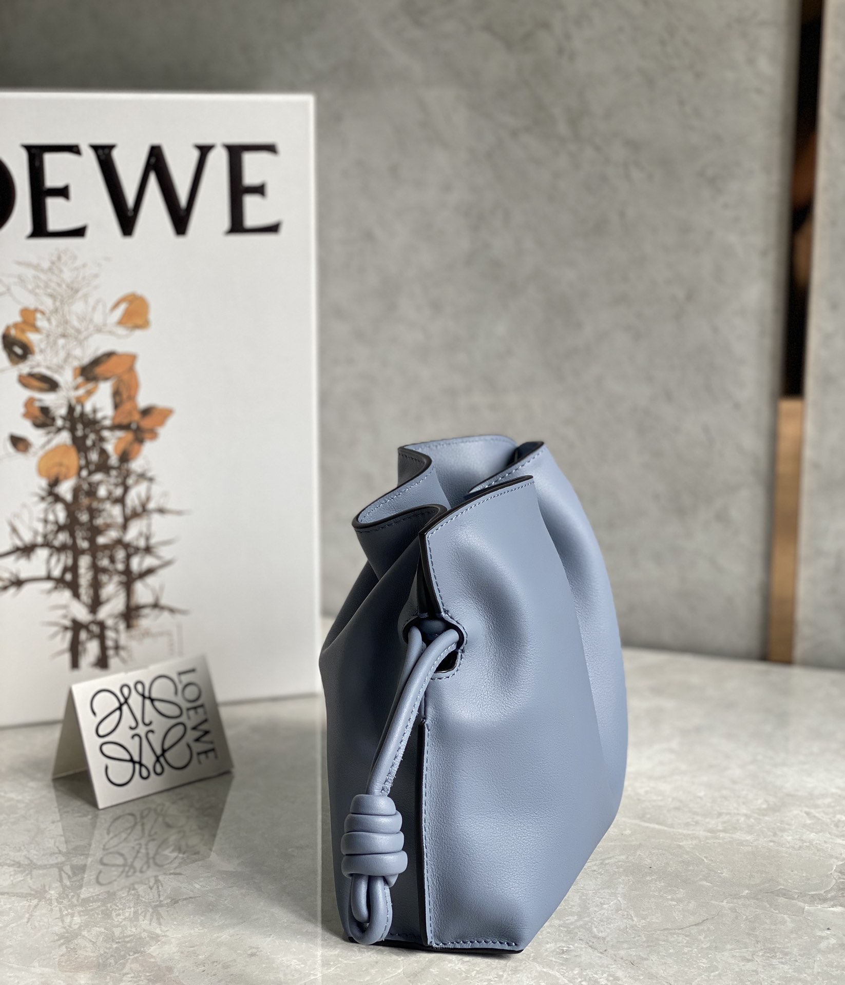 LOEWE罗意威Flamenco系列小牛皮束口抽绳福袋 0539大西洋蓝