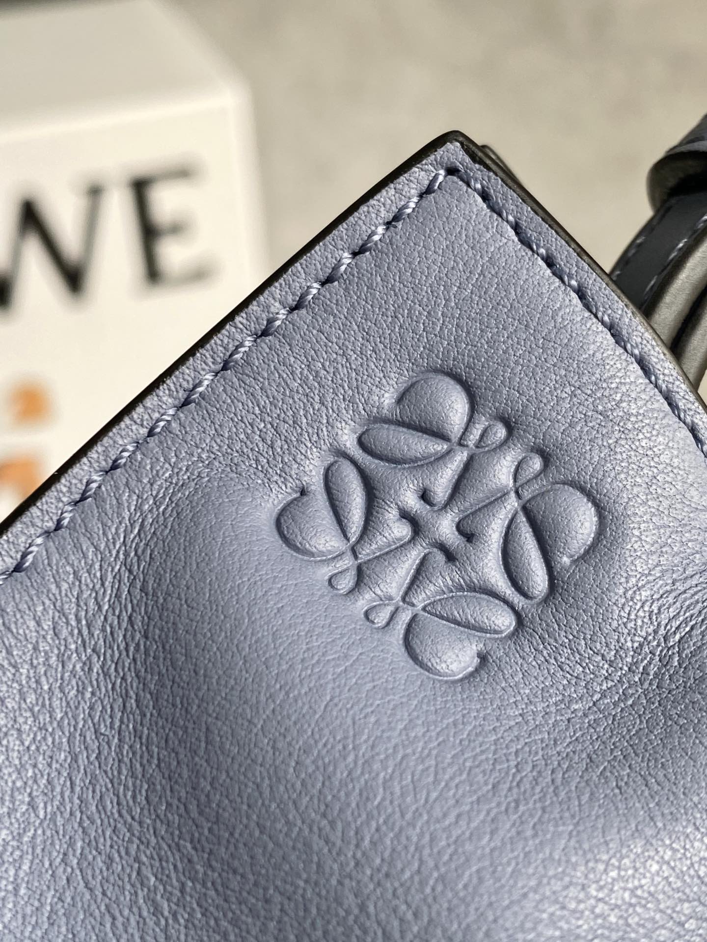 LOEWE罗意威Flamenco系列小牛皮束口抽绳福袋 0539大西洋蓝