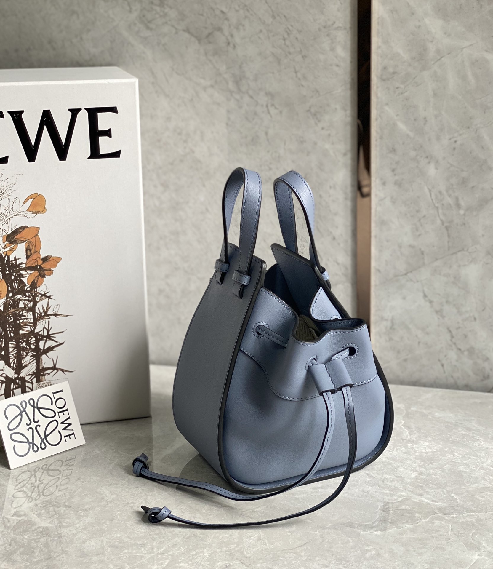 LOEWE罗意威 Mini Hammock bag 吊床包 0501大西洋蓝