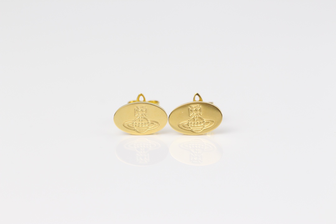 批65
新款金色星球耳钉 与众不同的设计 个性十足 颠覆你对传统耳环的印象 使其魅力爆灯