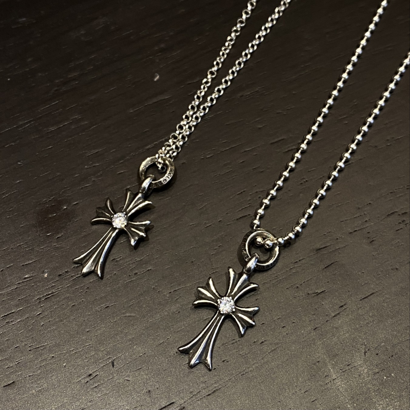 Chrome Hearts 𝐂𝐡𝐫𝐨𝐦𝐞 𝐡𝐞𝐚𝐫𝐭𝐬 克罗心 镶石字母环十字架