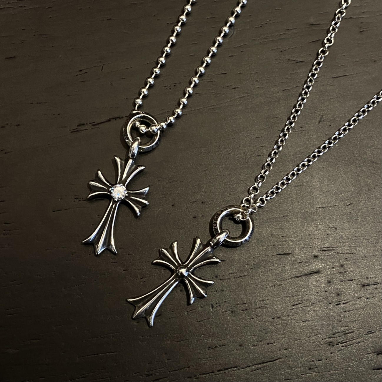 Chrome Hearts 𝐂𝐡𝐫𝐨𝐦𝐞 𝐡𝐞𝐚𝐫𝐭𝐬 克罗心 镶石字母环十字架