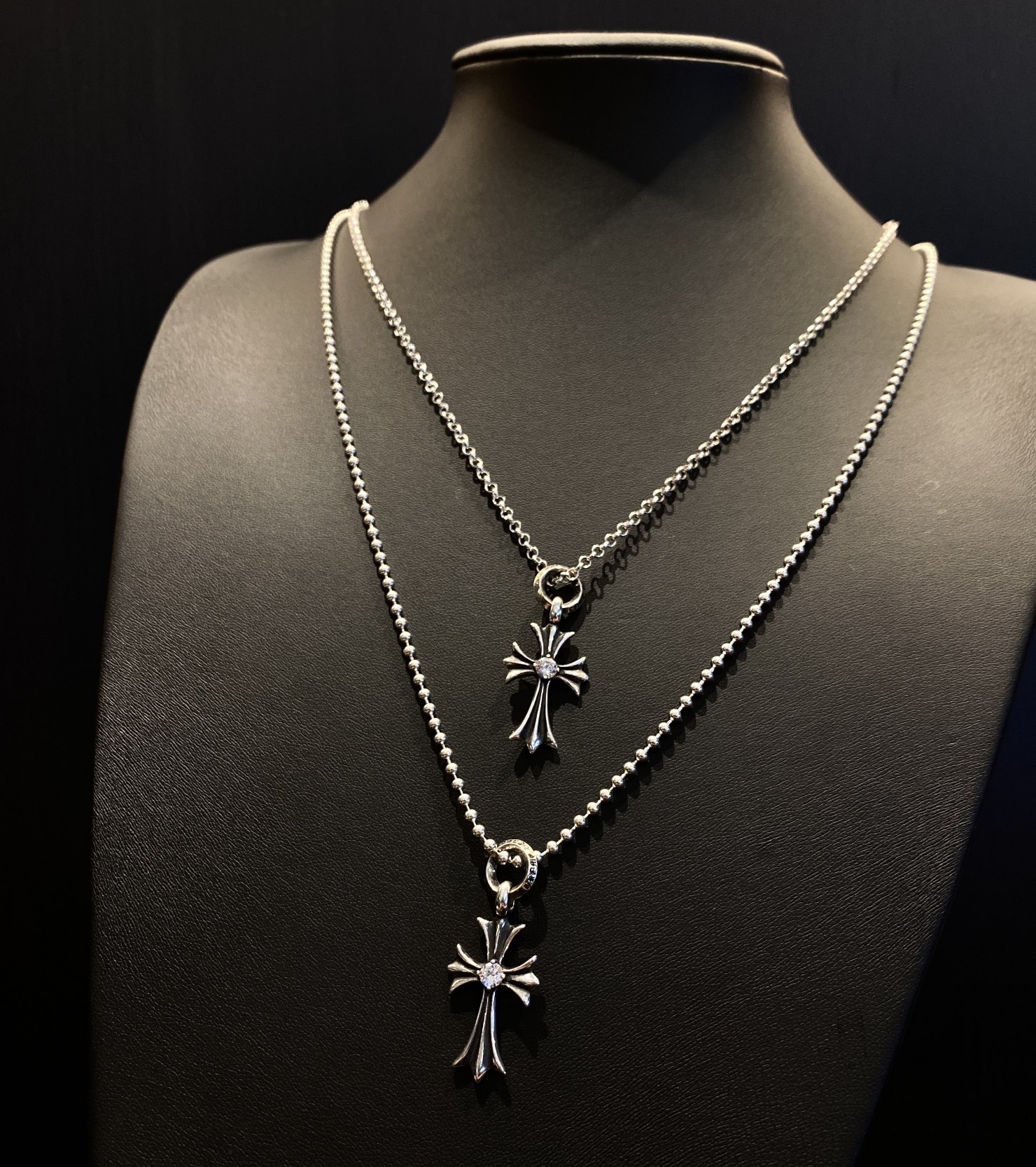 Chrome Hearts 𝐂𝐡𝐫𝐨𝐦𝐞 𝐡𝐞𝐚𝐫𝐭𝐬 克罗心 镶石字母环十字架