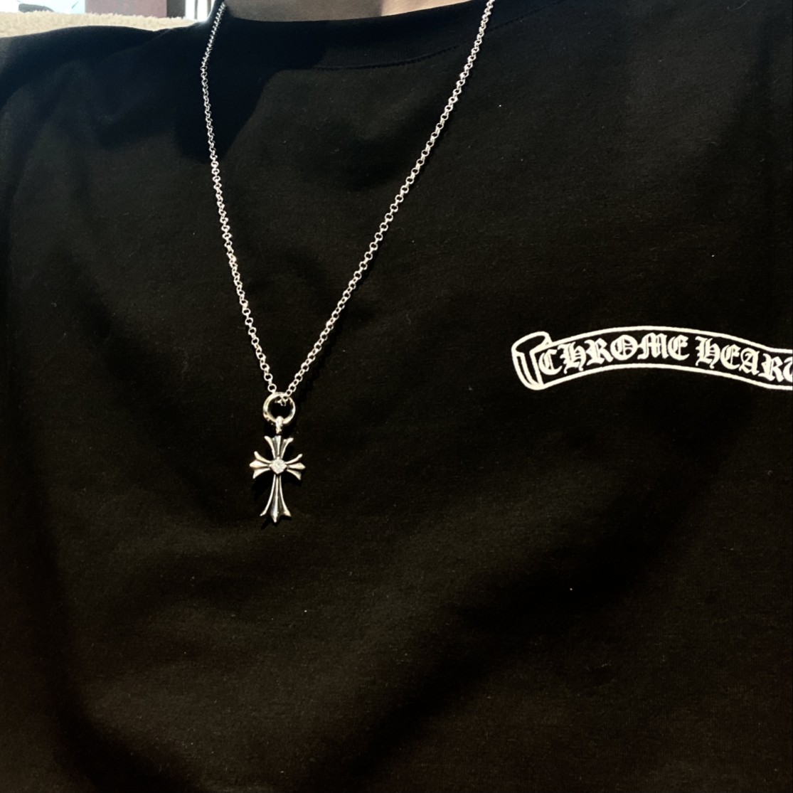 Chrome Hearts 𝐂𝐡𝐫𝐨𝐦𝐞 𝐡𝐞𝐚𝐫𝐭𝐬 克罗心 镶石字母环十字架