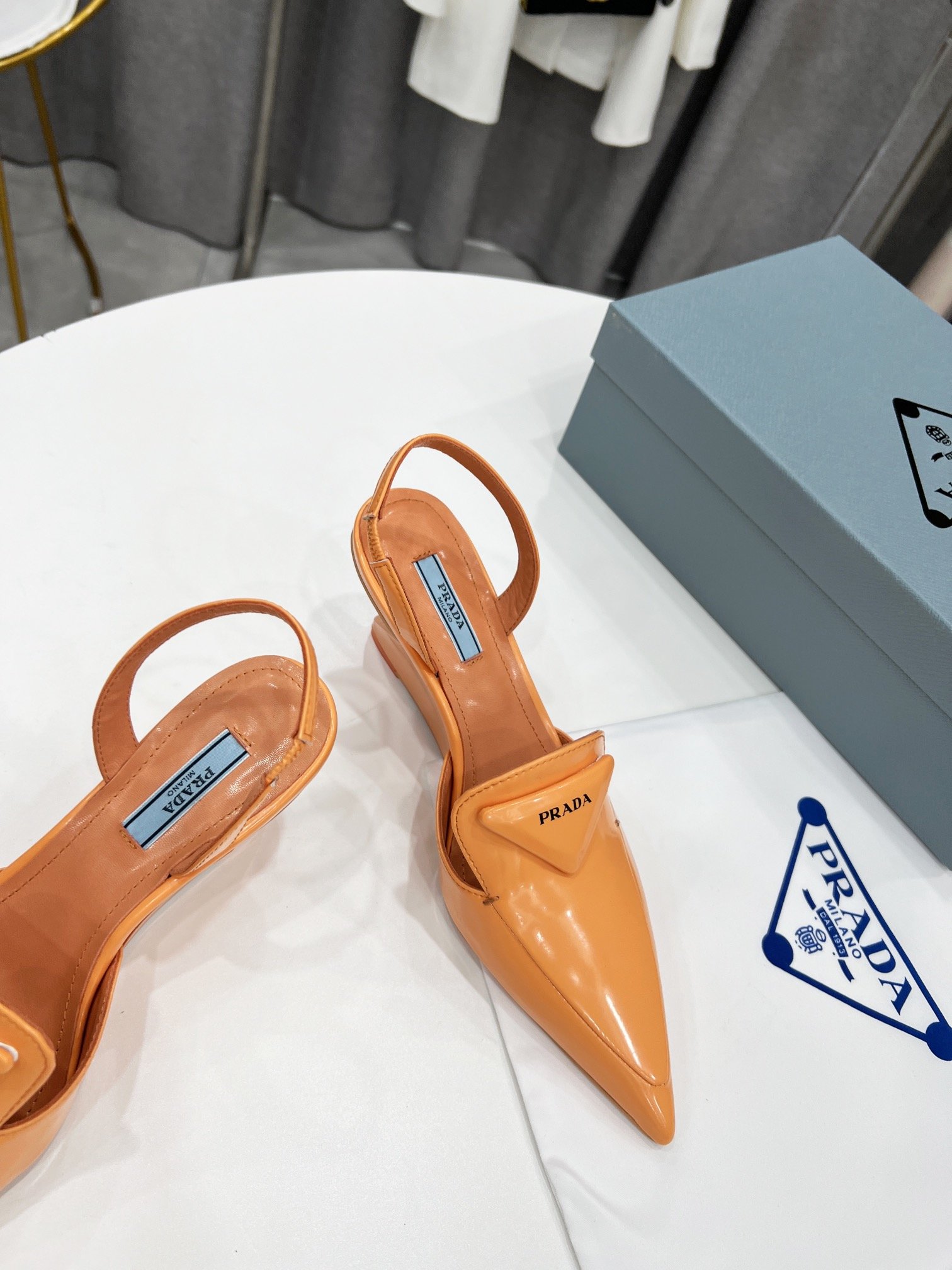 SSS重磅推出普拉达最新长短靴凉鞋单