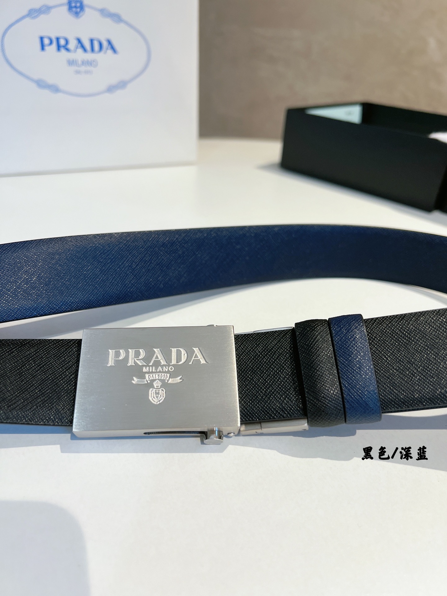 Prada 代购级 普拉达 关于男士的品质生活要求 不仅仅是衣服 裤子和鞋子 相应的配饰如手表