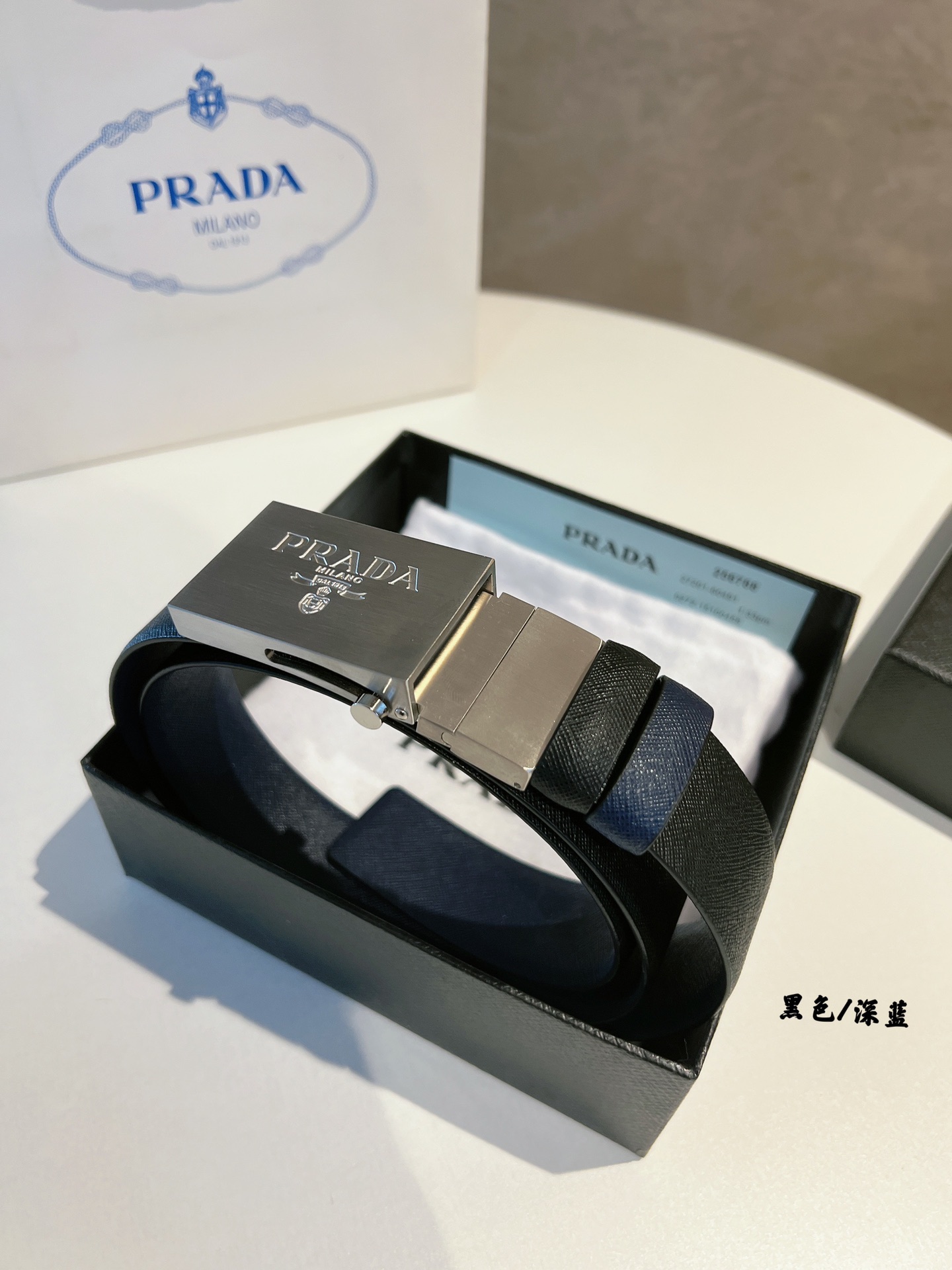 Prada 代购级 普拉达 关于男士的品质生活要求 不仅仅是衣服 裤子和鞋子 相应的配饰如手表