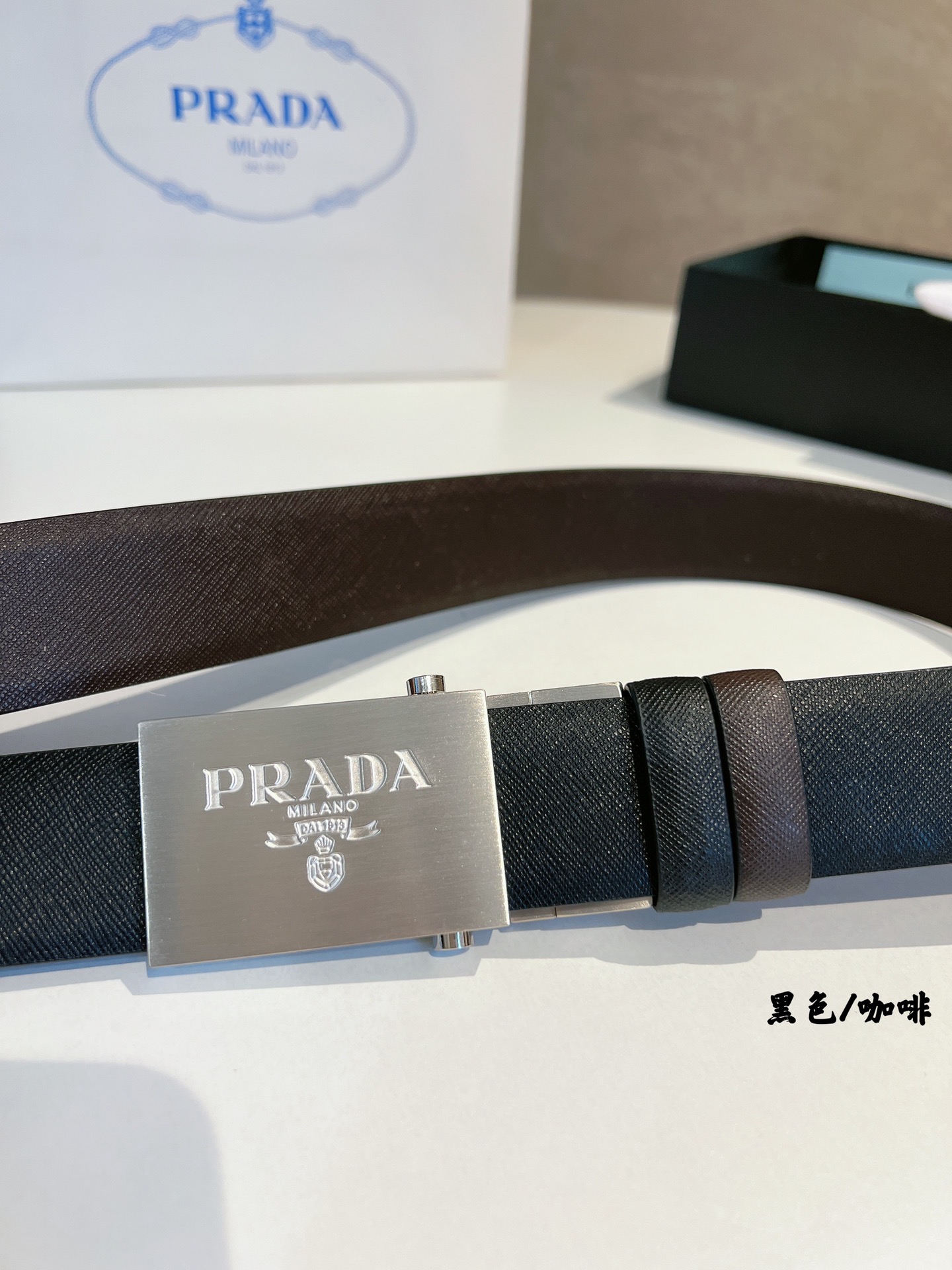 Prada 代购级 普拉达 关于男士的品质生活要求 不仅仅是衣服 裤子和鞋子 相应的配饰如手表