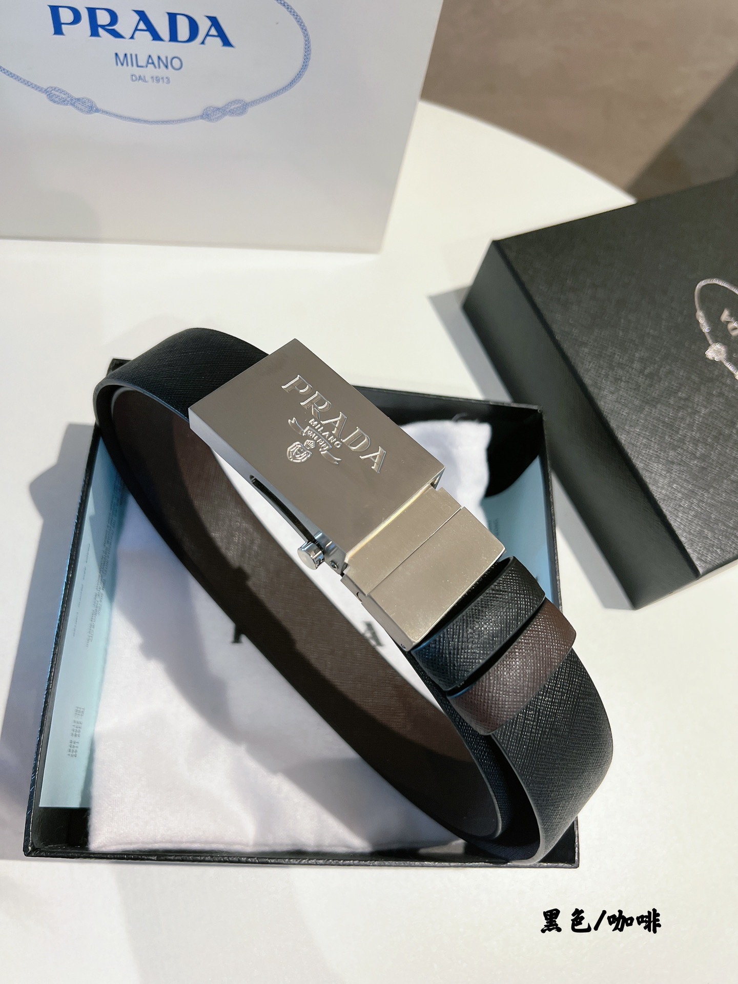 Prada 代购级 普拉达 关于男士的品质生活要求 不仅仅是衣服 裤子和鞋子 相应的配饰如手表