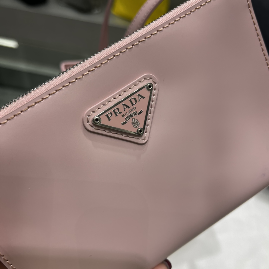 Prada 新推出迷你tote 亮片网眼包