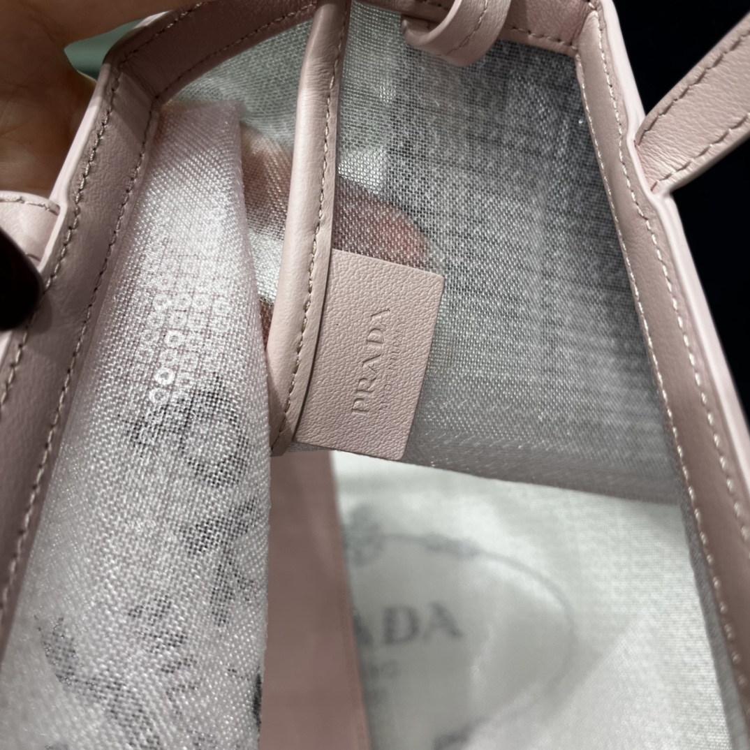 Prada 新推出迷你tote 亮片网眼包