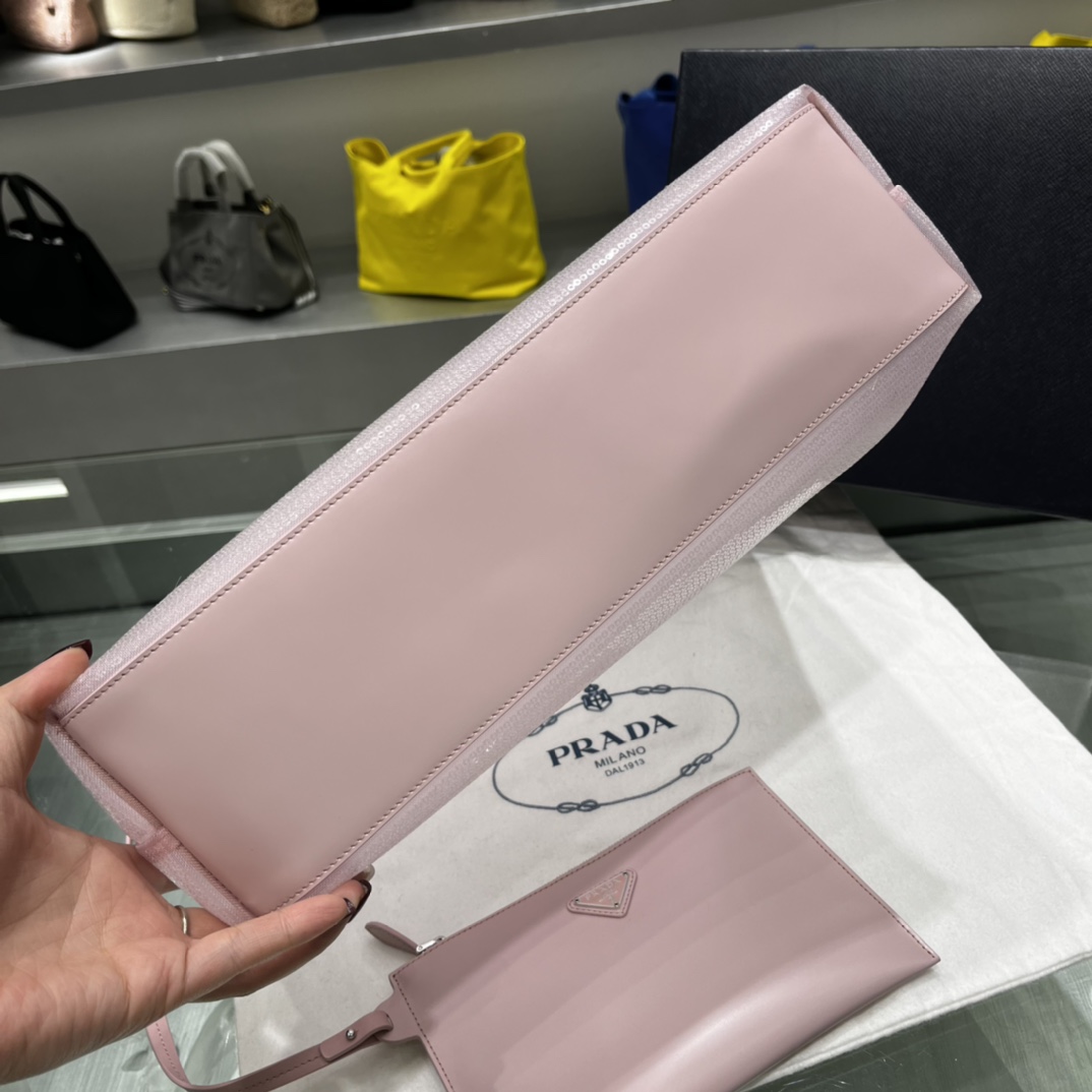 Prada 粉色大号