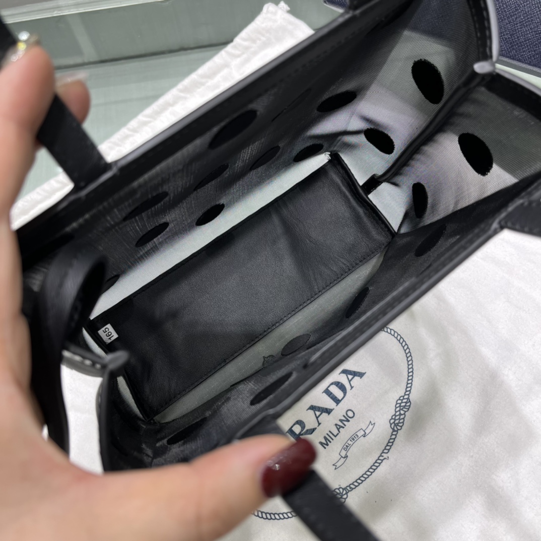Prada 亮片波点黑