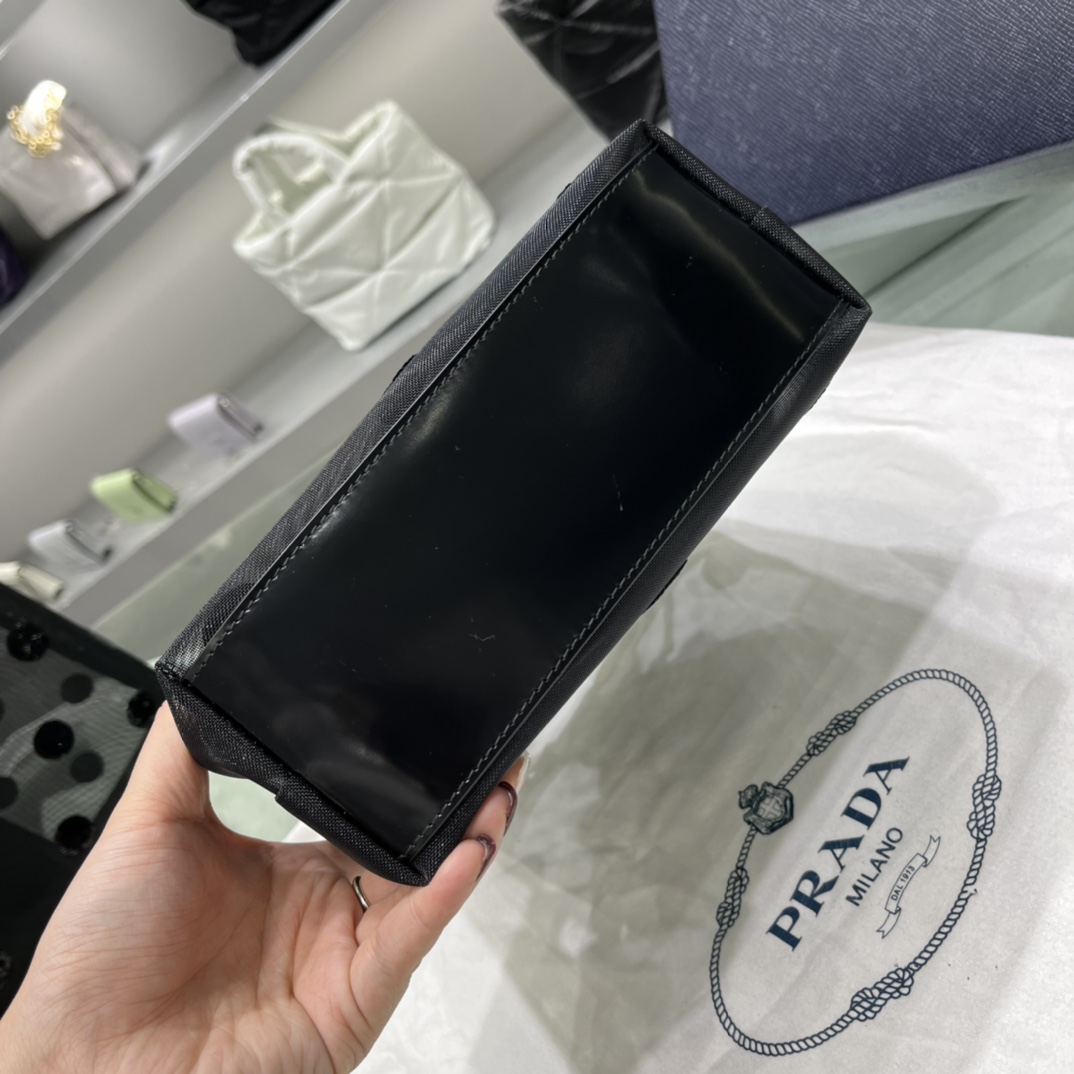 Prada 亮片波点黑