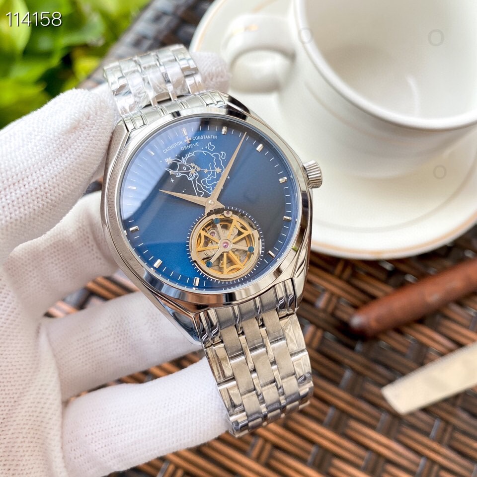 💰450 江诗丹顿-Vacheron Constantin推出阁楼工匠飞轮星空图金牛座腕表,星空图巧妙融合于方寸之间。复杂的制表技艺结合非凡艺术工艺,演绎出时间的诗意美感。表圈上,闪烁着深邃的蓝色光彩。表盘上生动呈现出狮子座的迷人星象。江诗丹顿工坊的艺术大师运用精妙非凡的手工机刻雕花工艺,精心雕刻出纹理各异的三角形图案,拼列成狮子的轮廓。点缀於狮身上的明亮的狮子座图案更添璀璨星光。机芯采用全自动飞轮机械机芯,316精钢表壳钢带抛光细腻,进口牛皮表带,表扣可供选择针扣/原扣。直径43mm 厚度13mm🔥顶级出品 精品不断🔥