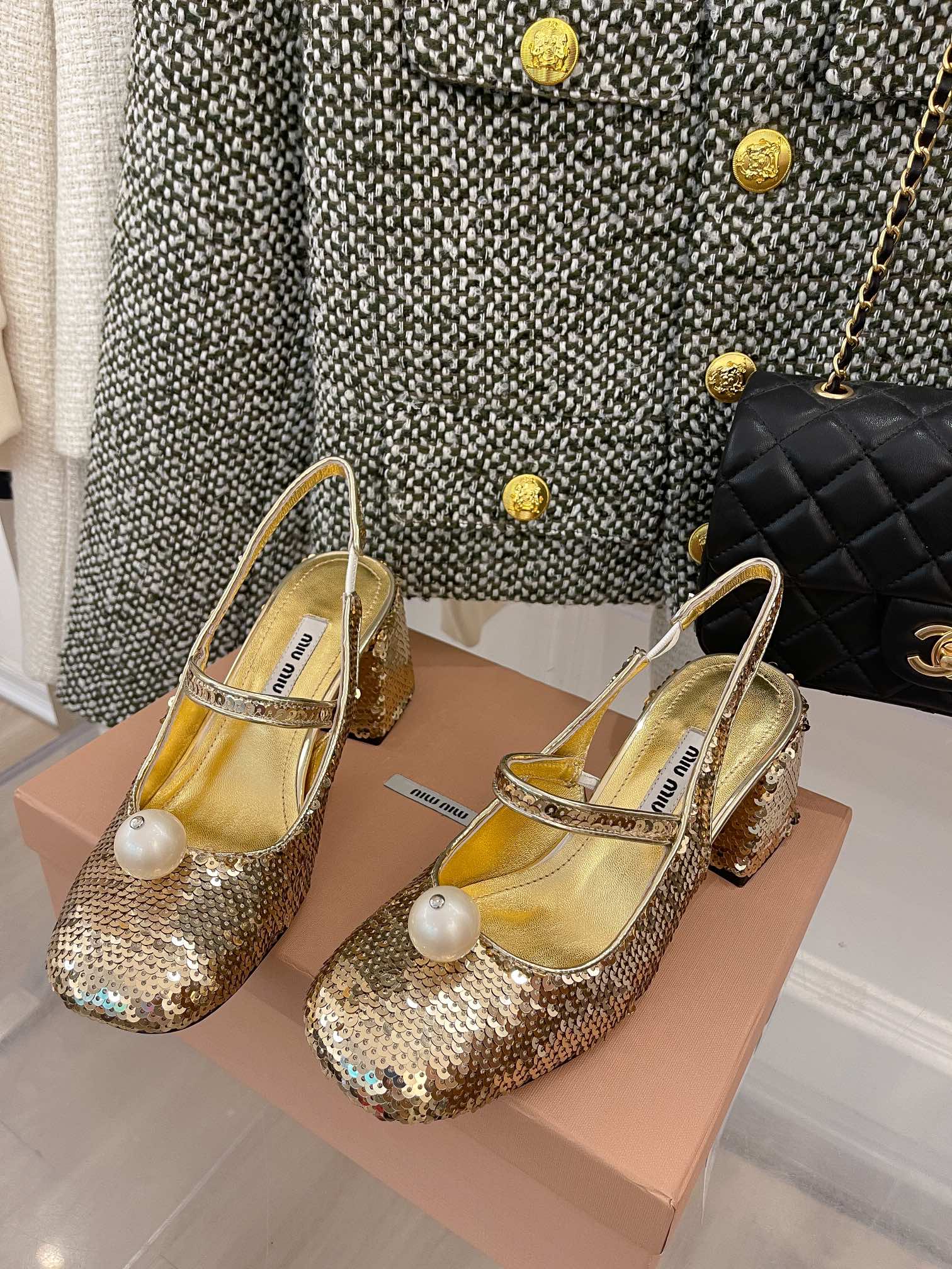 MIUMIU经典早春限量版大珍珠公主