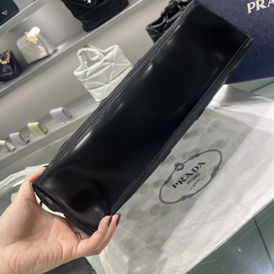Prada 波点黑大号