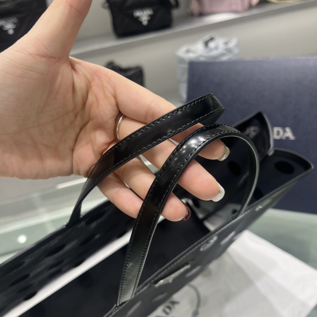 Prada 波点黑大号