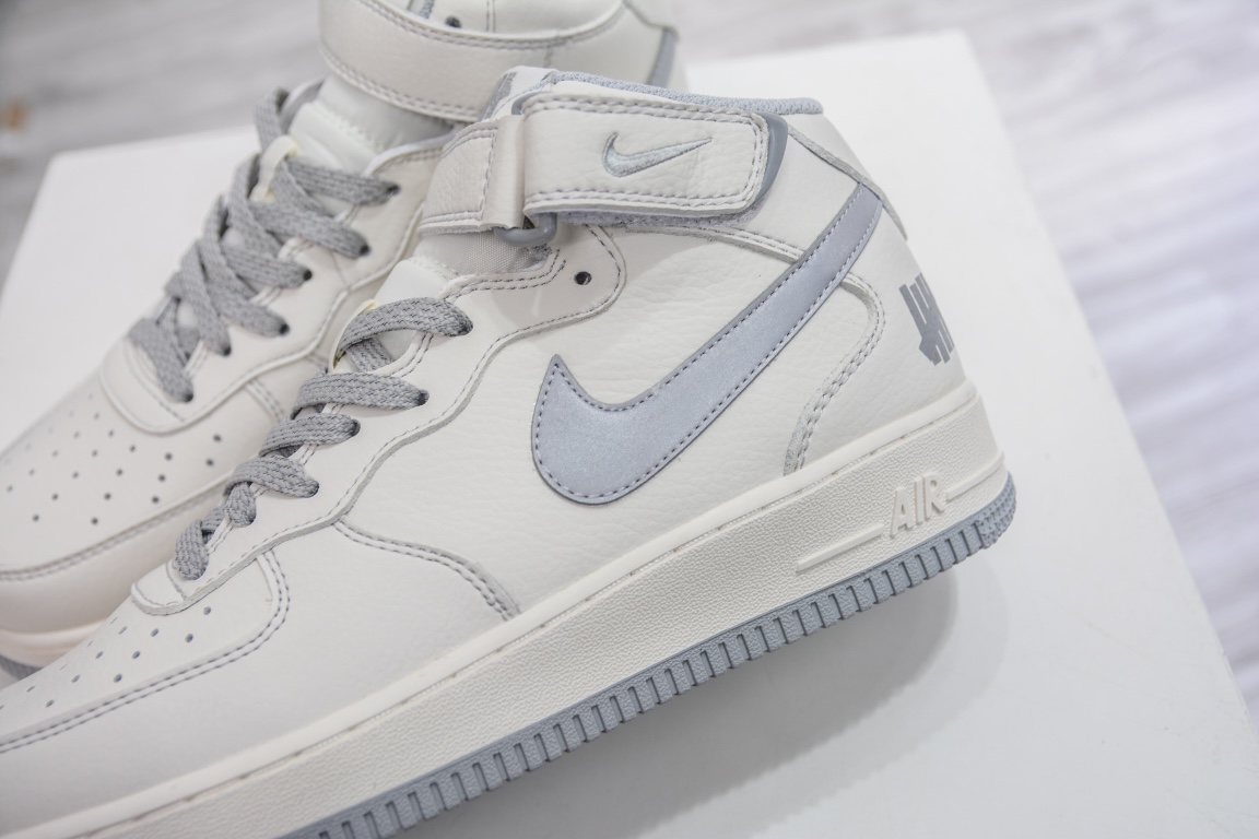 260 洛杉矶潮牌店限量发售  Undefeated x Nike Air Force 1 Mid夜魔侠AO6617-306