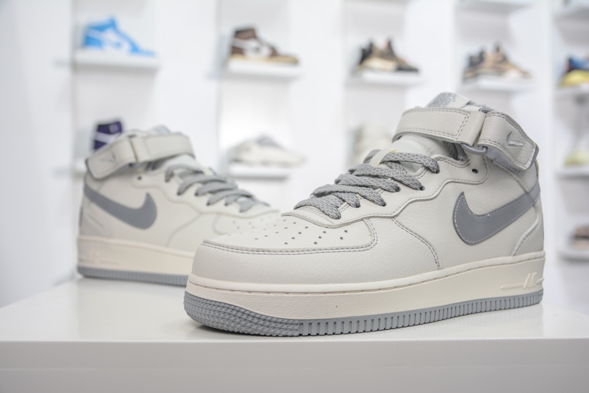 260 洛杉矶潮牌店限量发售  Undefeated x Nike Air Force 1 Mid夜魔侠AO6617-306