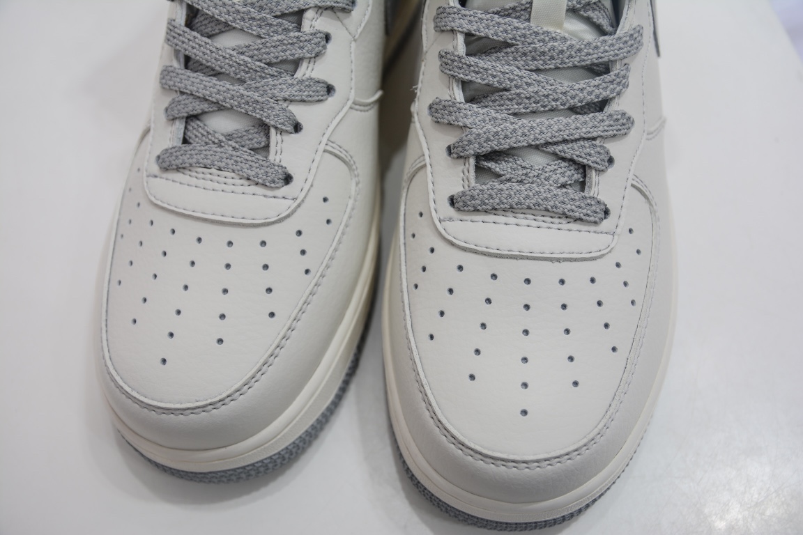 260 洛杉矶潮牌店限量发售  Undefeated x Nike Air Force 1 Mid夜魔侠AO6617-306