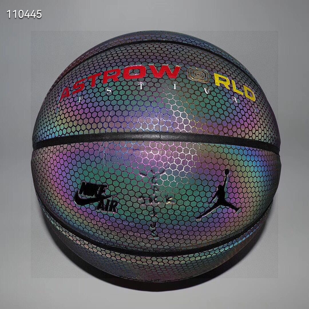 安福自取💰130
美版Travis Scott x Nike Air Jordan Basketball TS联名超限量镭射3M反光鬼脸篮球 
原价：5888💰
型号：7号篮球
真头层发泡吸湿材质手感更佳 内置台湾发泡中胎区别市面廉价上海中胎 回弹更强烈 市面最高版本
🔥🔥🔥🔥🔥🔥
🔥🔥🔥🔥🔥🔥
配置：打气筒球针配件套+原装彩盒
退换要求：保护膜退换需要保留「盒子扣10元」