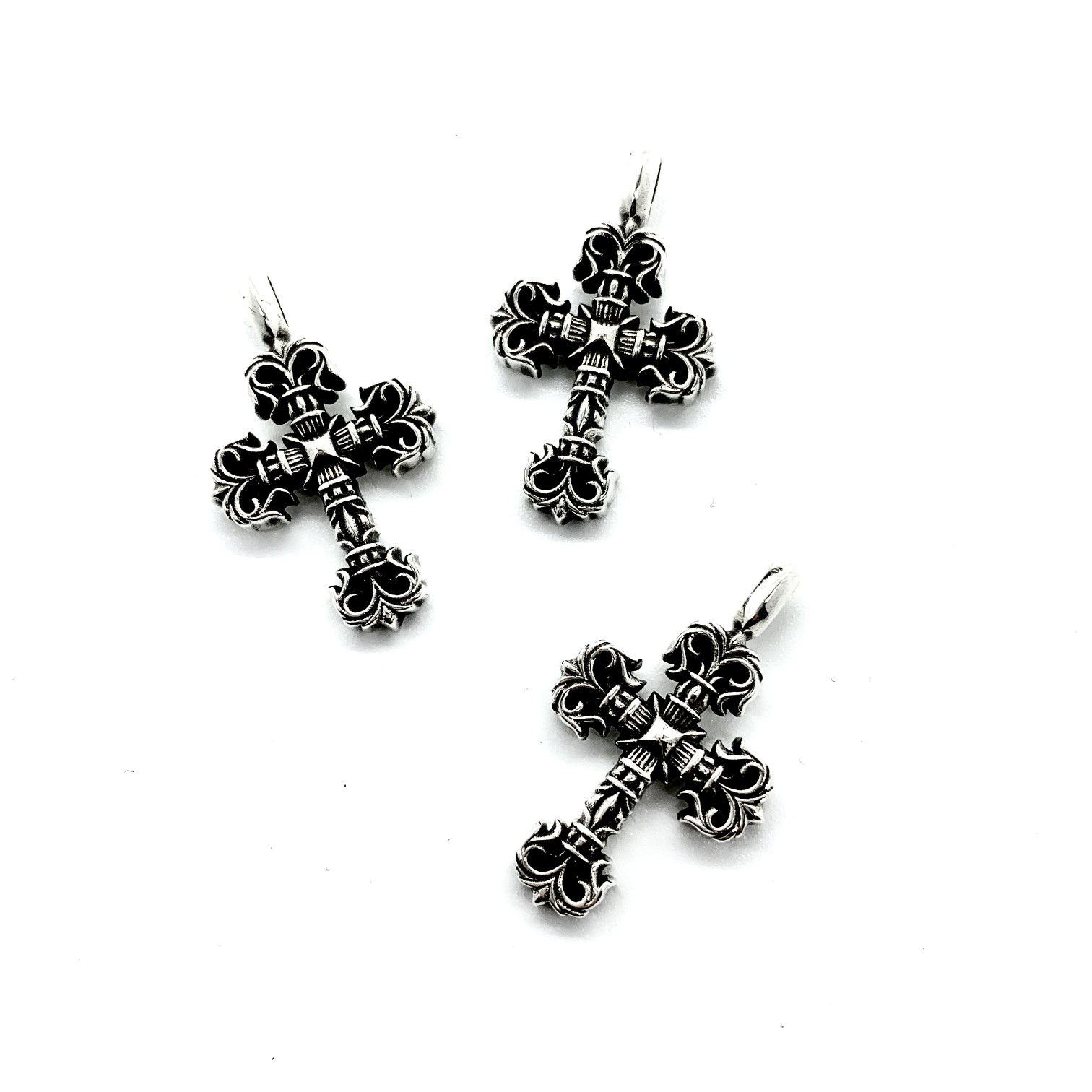 Chrome Hearts 𝐂𝐡𝐫𝐨𝐦𝐞 𝐡𝐞𝐚𝐫𝐭𝐬克罗心迷你火焰十字架项链