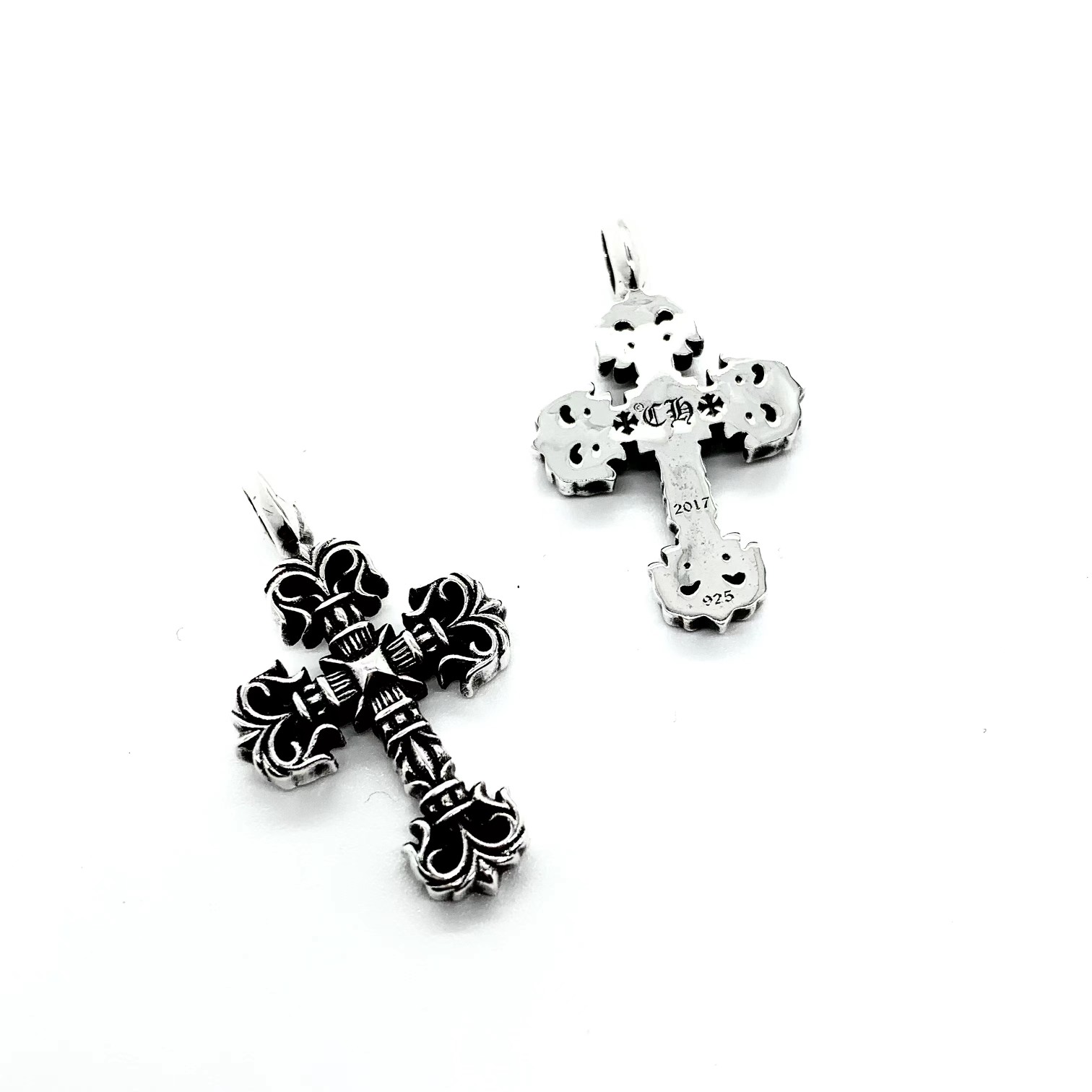 Chrome Hearts 𝐂𝐡𝐫𝐨𝐦𝐞 𝐡𝐞𝐚𝐫𝐭𝐬克罗心迷你火焰十字架项链