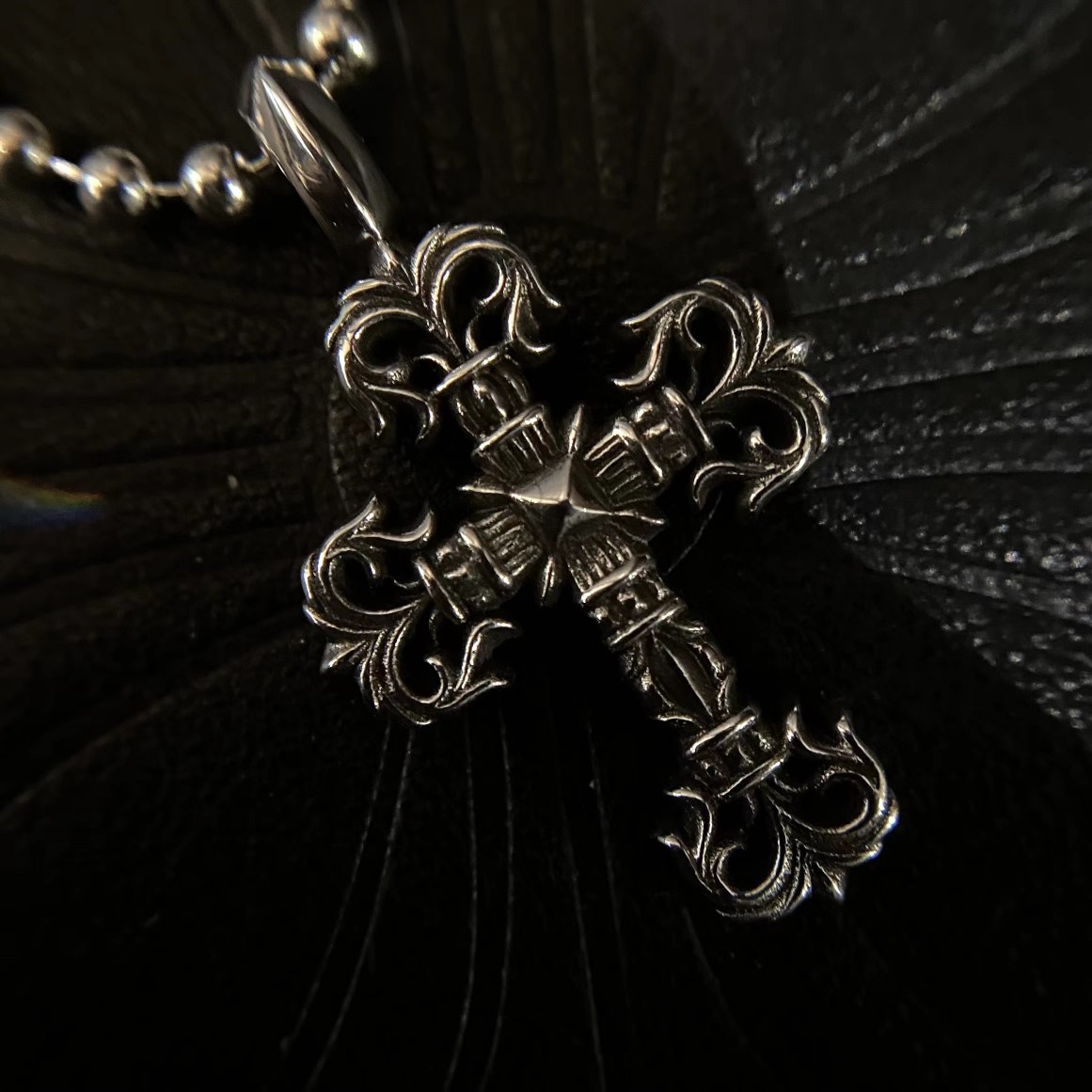 Chrome Hearts 𝐂𝐡𝐫𝐨𝐦𝐞 𝐡𝐞𝐚𝐫𝐭𝐬克罗心迷你火焰十字架项链