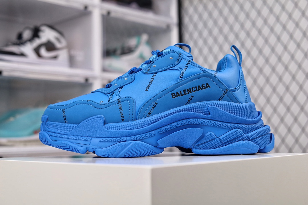 大厂出品 气垫白荧光Balenciaga  Triple S GOOD纯原纯原版本 巴黎世家 19官方发售气垫版本，正确字体电绣 粗细、位置、大小正确，侧边TPU 透气孔匹配意产原版，正确气垫分离大底，TPU软底 原版一致，”Balenciaga ” 大底LOGO 立体感十足，原厂皮料水洗做旧 采购原厂网纱