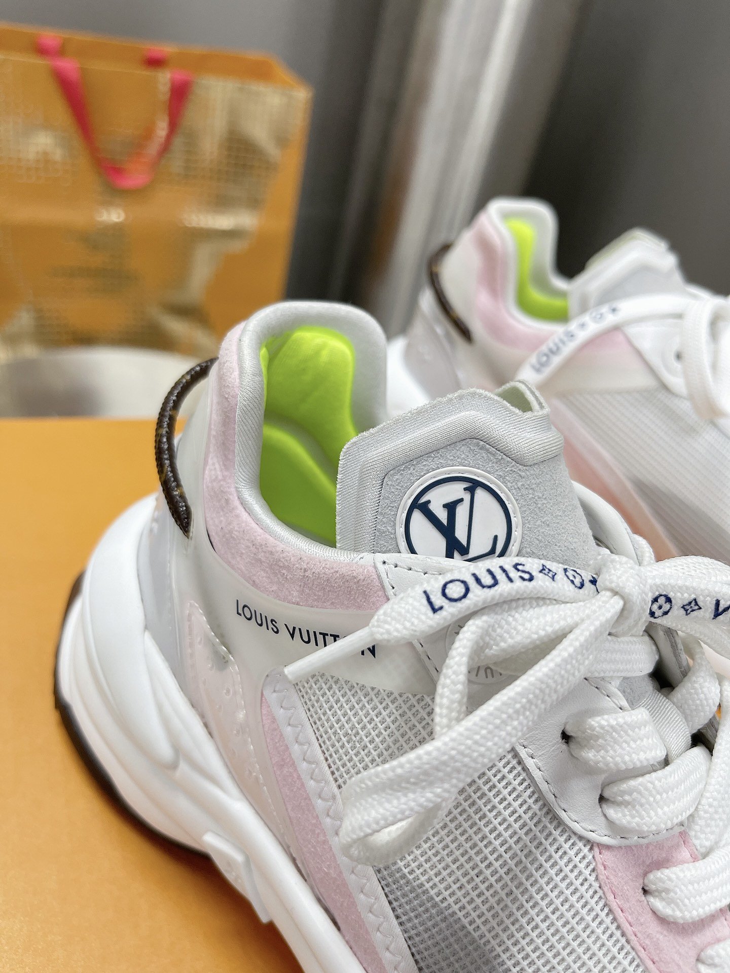 LV.Run55运动鞋拼合网格科技面
