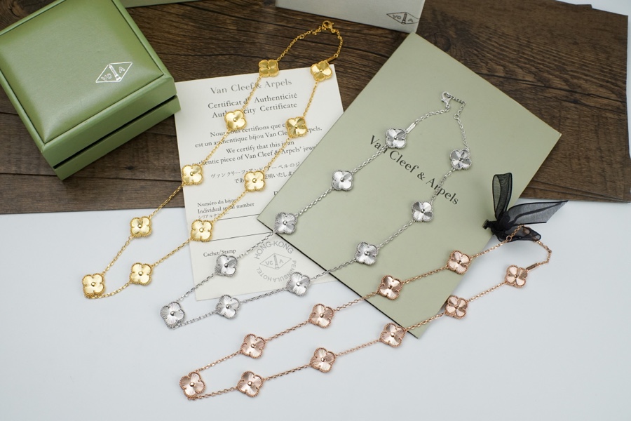 👼VCA四叶草十花短款项链🍀🍀以玑镂雕花工艺点缀 真实细节呈现💏！🍀电镀18K金工艺 ‼️✨ 不必多言 