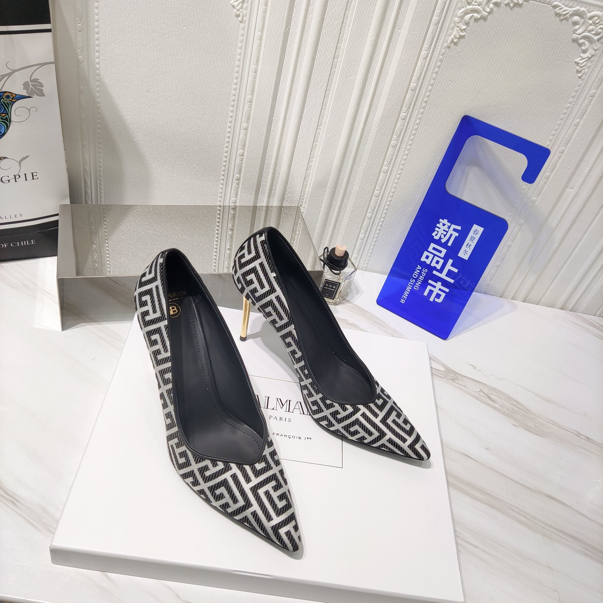 “2022 Spring/Summer Zenium High Heels: Italian Sole, Water-Skinned Interior, Cyclops Design” - 图片 1