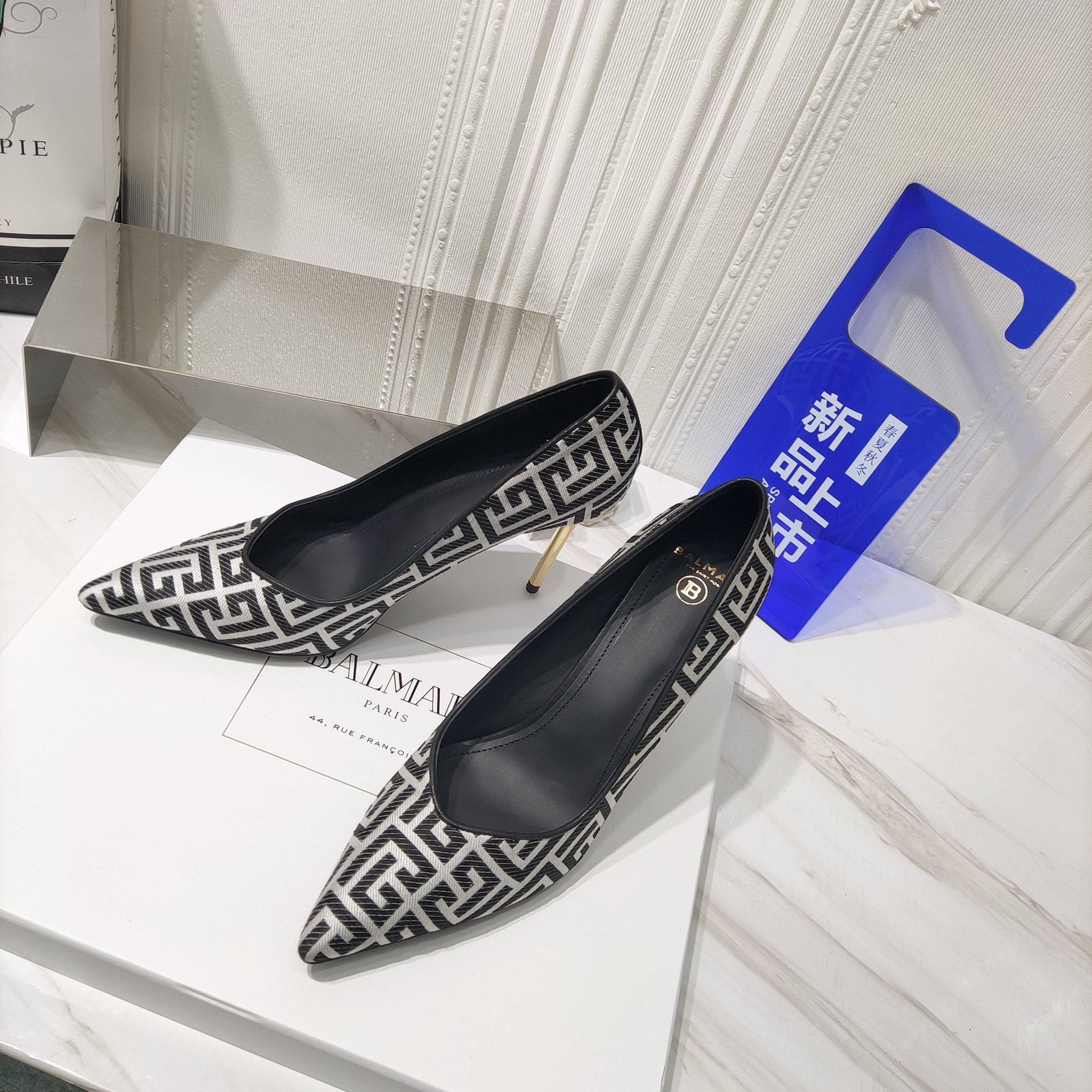“2022 Spring/Summer Zenium High Heels: Italian Sole, Water-Skinned Interior, Cyclops Design” - 图片 2