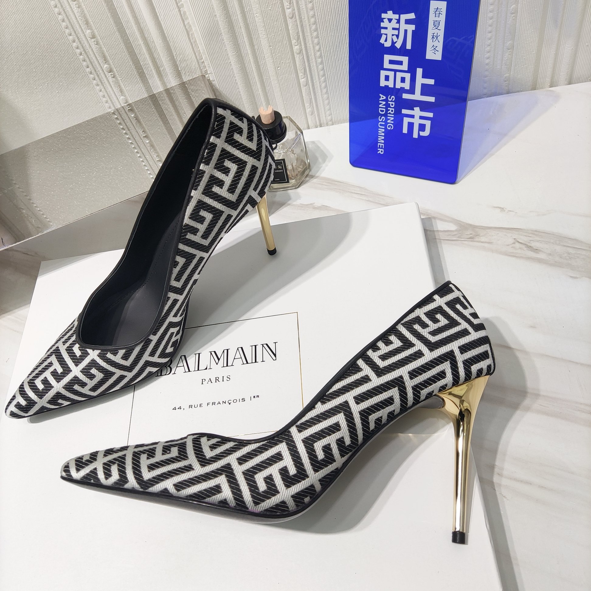 “2022 Spring/Summer Zenium High Heels: Italian Sole, Water-Skinned Interior, Cyclops Design” - 图片 4