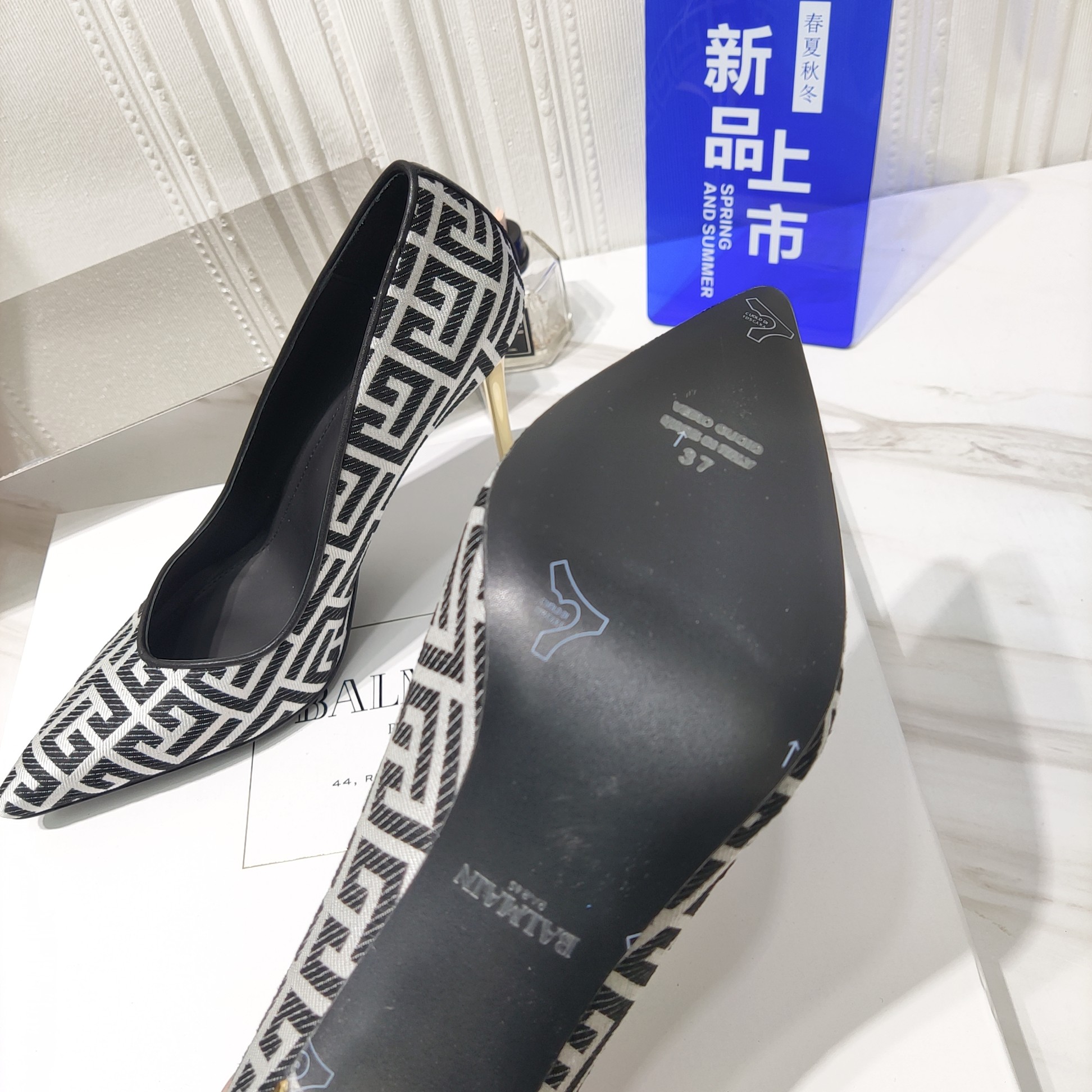 “2022 Spring/Summer Zenium High Heels: Italian Sole, Water-Skinned Interior, Cyclops Design” - 图片 5