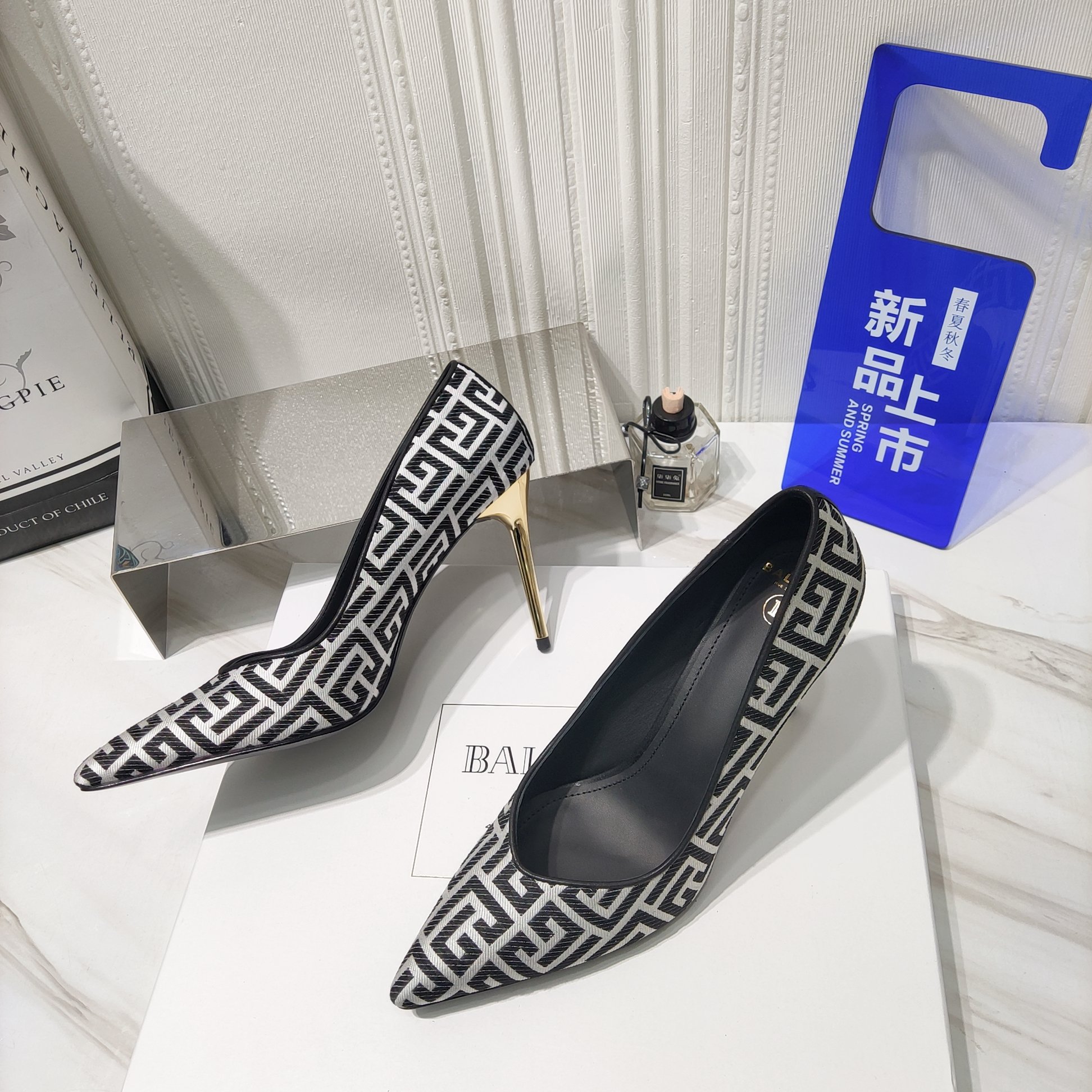 “2022 Spring/Summer Zenium High Heels: Italian Sole, Water-Skinned Interior, Cyclops Design” - 图片 9