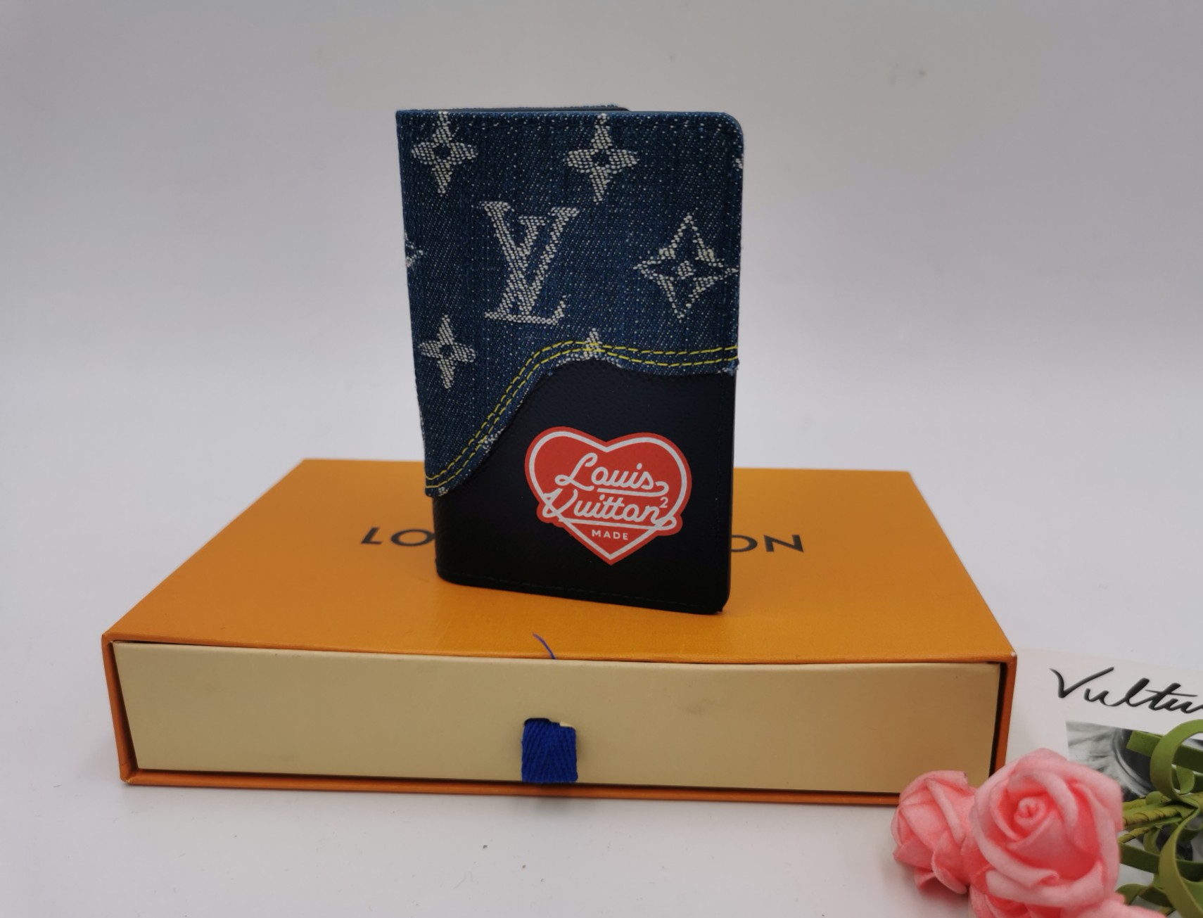 Elegant leather card holder, front view