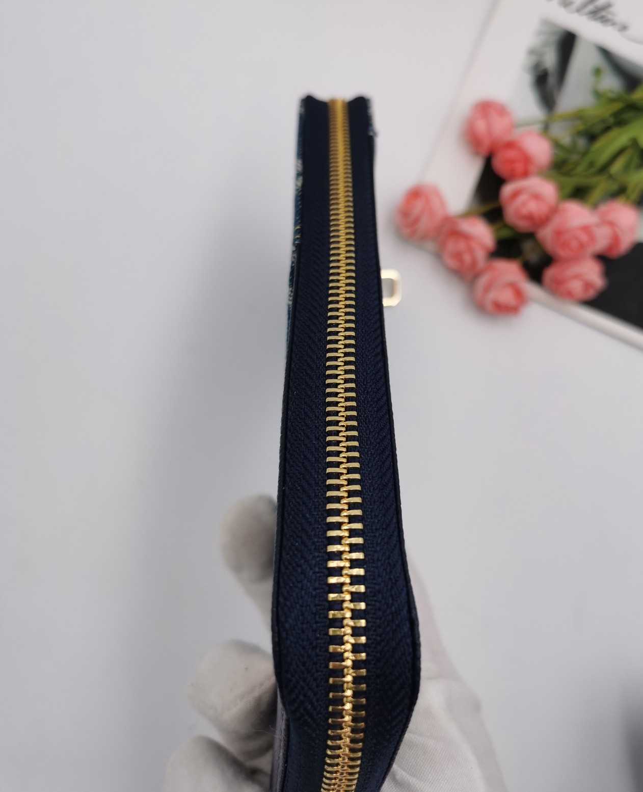 Close-up of the zipper on the leather wallet