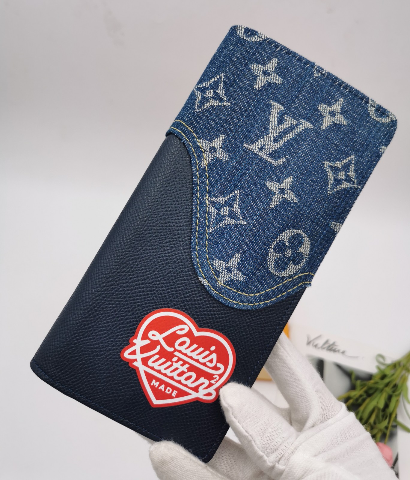 Close-up of the leather bi-fold wallet texture