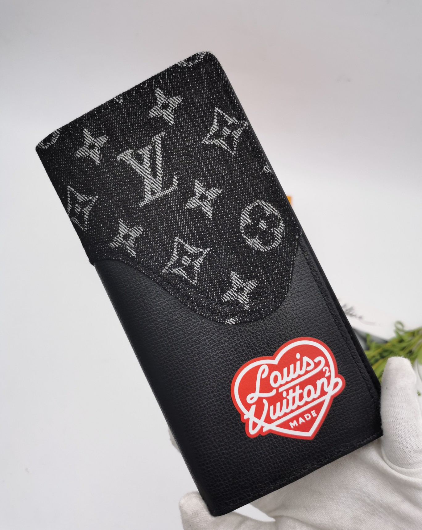 Close-up of the leather bi-fold wallet texture